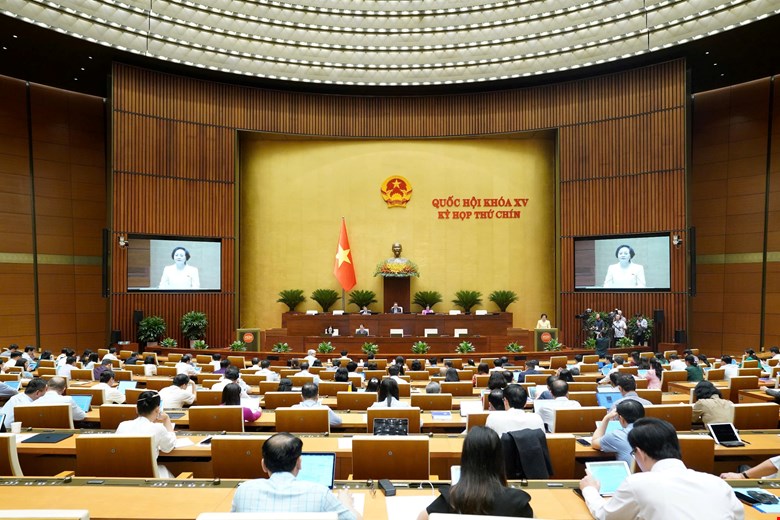 Du thao luat quy dinh UBND cap xa duoc bo tri cac chuc danh cong chuc chuyen mon de tham muu, giup UBND cap xa quan ly nganh, linh vuc. Anh: Quochoi.vn