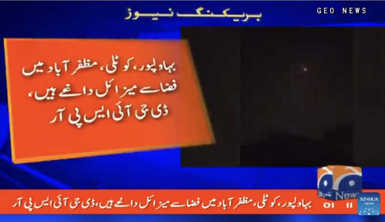 Captura de pantalla de Geo News en Islamabad, Pakistan, del ataque con misiles de la India en Bahawalpur, en la provincia de Punjab, en el este de Pakistan. Imagen de la agencia Xinhua
