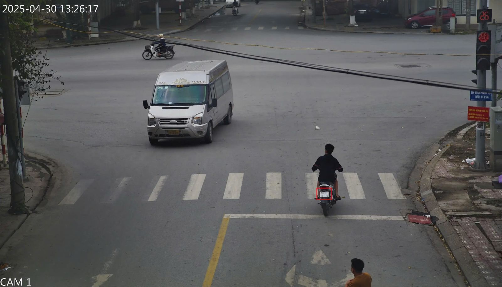 Motorbikes were fined at the Quang Trung - Xuong Giang - Vuong Van Tra intersection, Bac Giang city. Photo: Bac Giang Provincial Police