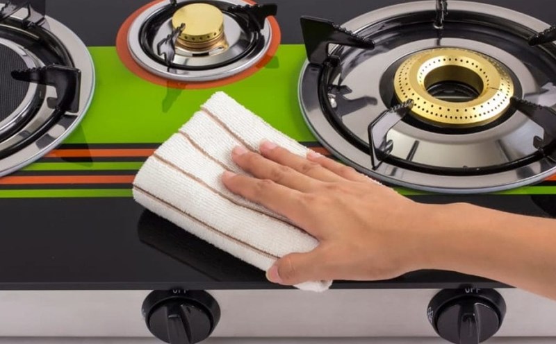 How to clean oil-based gas stoves is quite simple but highly effective. Photo: Tuan Dat