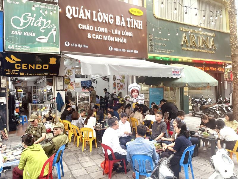 Quan long Ba Tinh luc nao cung dong nghit khach. Anh: Quan long Ba Tinh - Cho Duoi
