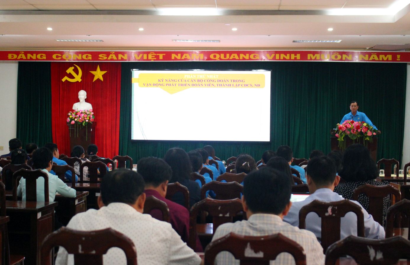 Quang canh hoi nghi tap huan nghiep vu, ky nang cong tac Cong doan trong tinh hinh moi. Anh: Thanh Mai