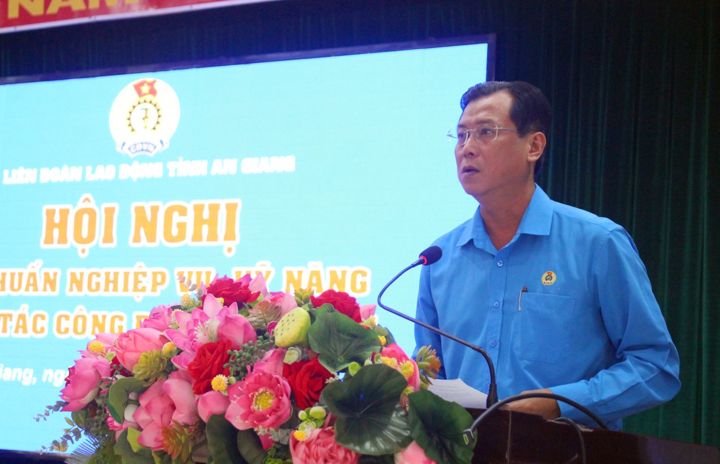 Pho Chu tich LDLD tinh An Giang Nguyen Nhat Tien bao cao tai hoi nghi. Anh: Thanh Mai