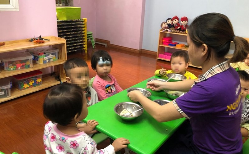 Preschool teachers hope to retire early, at the age of 50-55. Photo: Bao Han