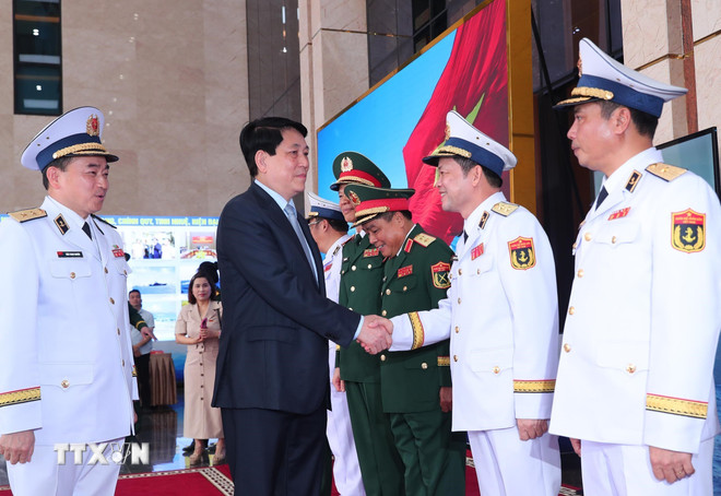 Chu tich nuoc Luong Cuong voi cac dai bieu. Anh: Trong Duc/TTXVN