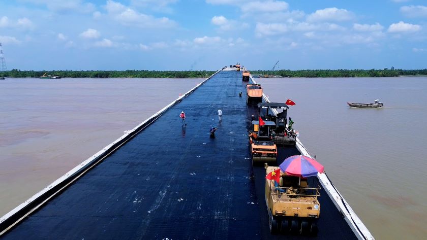 El puente Dai Ngai 2 conecta los distritos de Long Phu y Cu Lao Dung (provincia de Soc Luan)