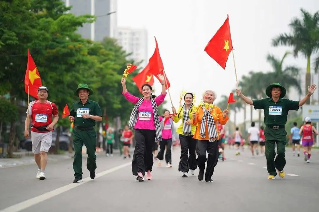Giai chay “Hanh trinh theo chan Bac - Vi An ninh To quoc” trong khuon kho Le hoi Lang Sen toan quoc nam 2025 thu hut hon 2.000 van dong vien tham du. Anh: Quang Dai