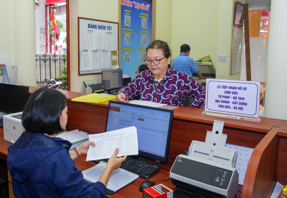 Cadres in unarranged communes and wards are still entitled to severance pay according to Decree 178 when streamlining the payroll and restructuring. Photo: VGP