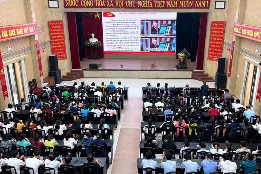 La Union de Trabajadores de la ciudad de Danang organizo una campaña para promover los problemas relacionados con la seguridad de los trabajadores en la nueva situacion. Imagen de la ciudad de Taize