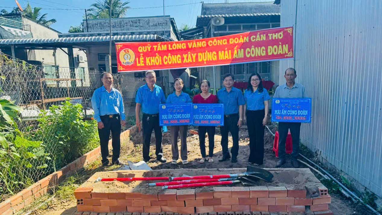 Chi nhanh Quy Xa hoi tu thien Tam long Vang tai Can Tho ho tro cho moi doan vien 50 trieu dong. Anh: LDLD quan O Mon