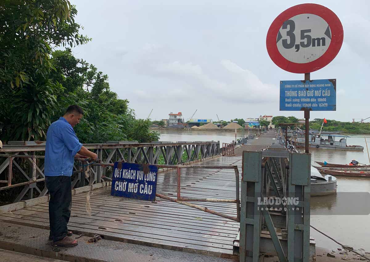 Se prohibe el paso de vehiculos por el puente flotante Ninh Cuong que une los distritos de Truc Ninh y Nghia Hung (provincia de Nam Dinh) para su mantenimiento. Imagen de Havi