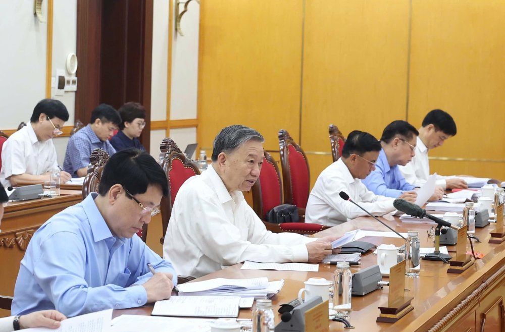 General Secretary To Lam chaired a meeting to give opinions on the progress of the arrangement of the apparatus and administrative units at all levels. Photo: VNA