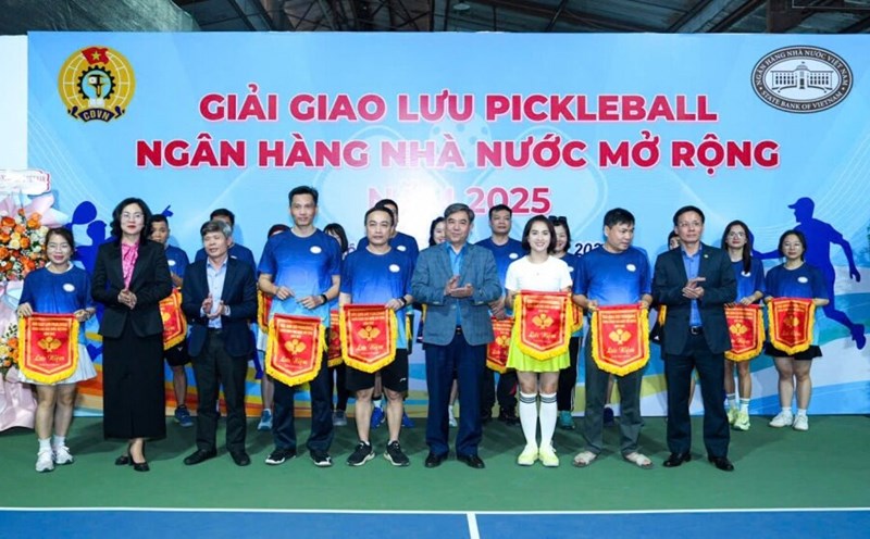 In addition to sports activities, from May 7 to May 15, employees in the banking industry will participate in the online contest "Workers, civil servants, and employees of the banking industry learn about occupational safety and hygiene" in 2025. Photo: Hoang Giap