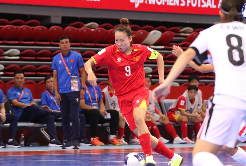 Doi tuyen futsal nu Viet Nam choi no luc ngay tu nhung phut dau tien. Anh: VFF