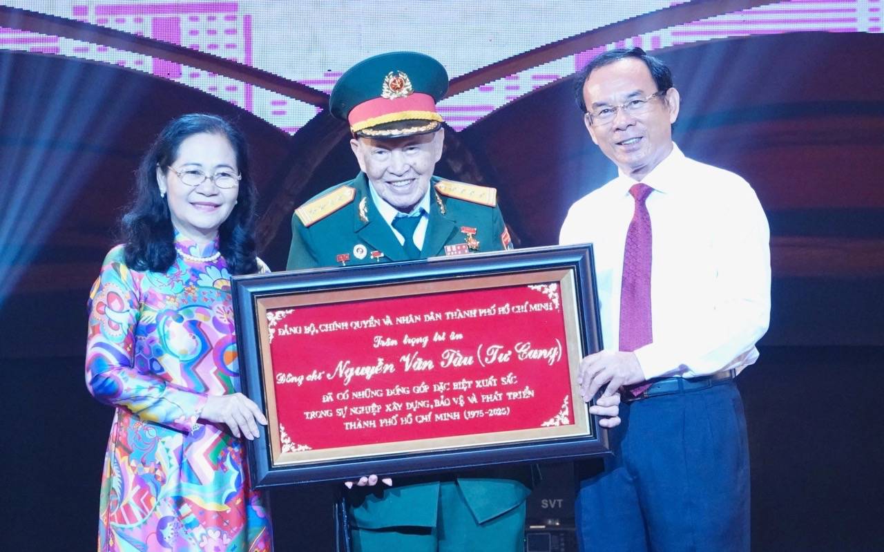 legends coming out of the fire storm are honored by Ho Chi Minh City. Photo: Dong Hoang.