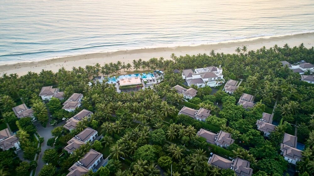 Khách sạn Premier Village Đà Nẵng Resort tọa lạc bên bờ biển tuyệt đẹp. Ảnh: Thanh Sơn 