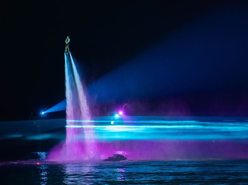 Show diễn bắn pháo hoa có quy trình dàn dựng công phu.  