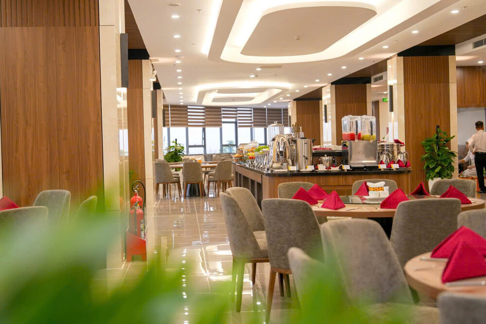 Một góc không gian tiệc sáng buffet tại Khách sạn Mường Thanh Luxury Điện Biên. Ảnh: Mường Thanh