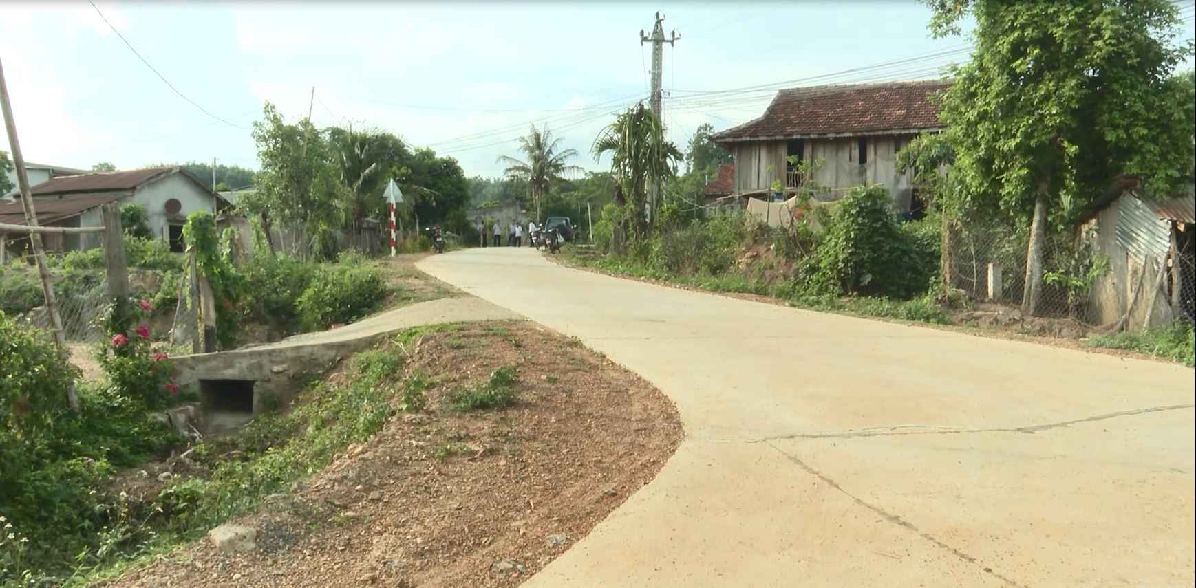 Một số xã ở huyện Krông Năng, đời sống người dân còn khó khăn. Ảnh: Bảo Trung
