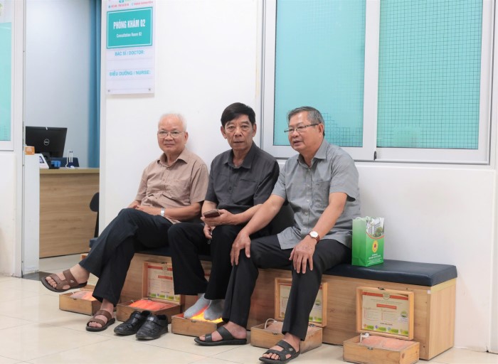 Can bo cap cao trong luc luong Cong an nhan dan khu vuc Mien Trung - Tay Nguyen duoc kiem tra suc khoe dinh ky tai Benh vien 199. Anh: Song Han