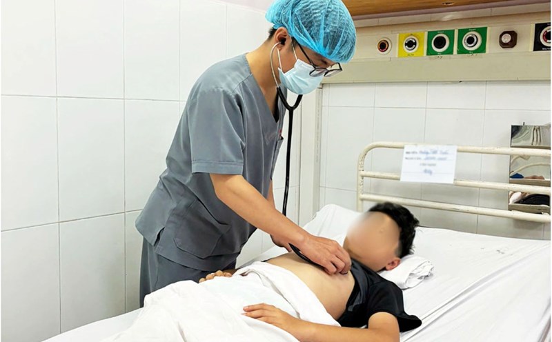 Thu Duc City Hospital promptly provided emergency care to a 13-year-old boy with meningitis caused by brain tissue. Photo: Provided by the hospital