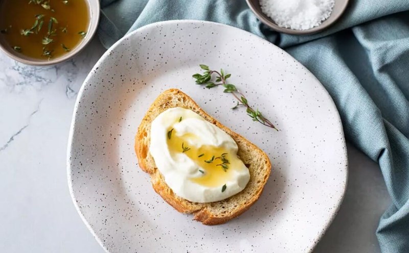 50kg with Ricotta cheese will be the choice for a quick and nutritious breakfast. Photo: Quoc Chung