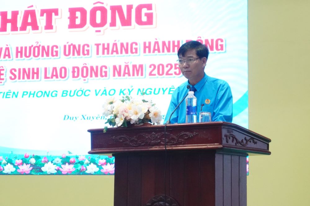 Ông Trần Phước Phương – Chủ tịch LĐLĐ huyện Duy Xuyên, tỉnh Quảng Nam  phát biểu tại chương trình. Ảnh: Trần Thi