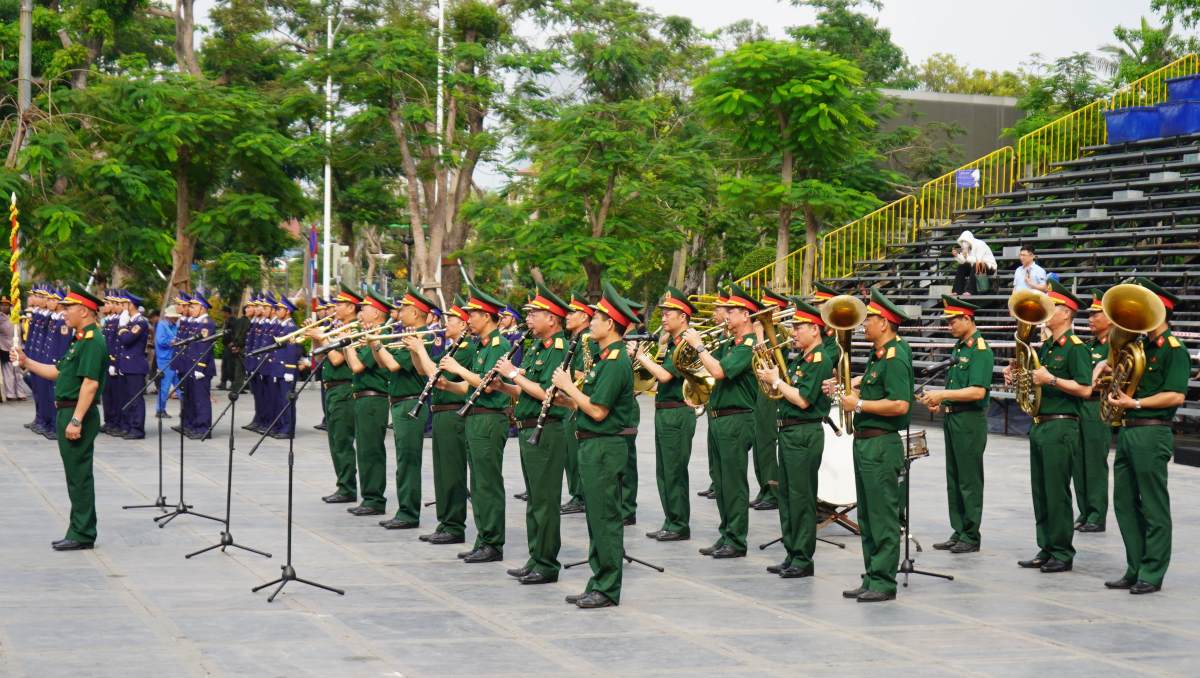 Chieu 7.5, tai trung tam TP Hai Phong dien ra chuong trinh hop luyen duyet doi ngu, dieu hanh chao mung ki niem 70 nam Giai phong Hai Phong. Ảnh: Mai Dung