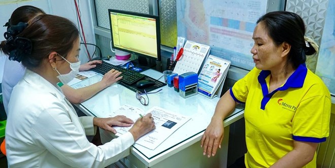 100 nữ công nhân ở Cà Mau được khám sức khỏe nhân dịp Tháng Công nhân