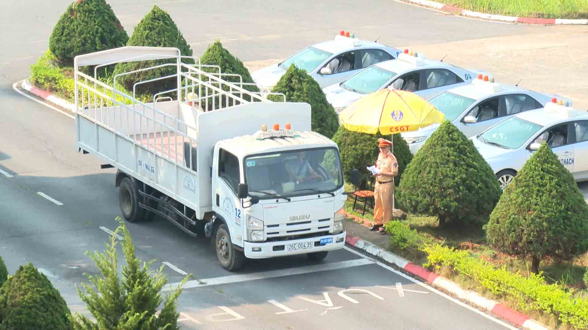 Son La organiza el primer examen de manejo de automoviles realizado por la fuerza publica