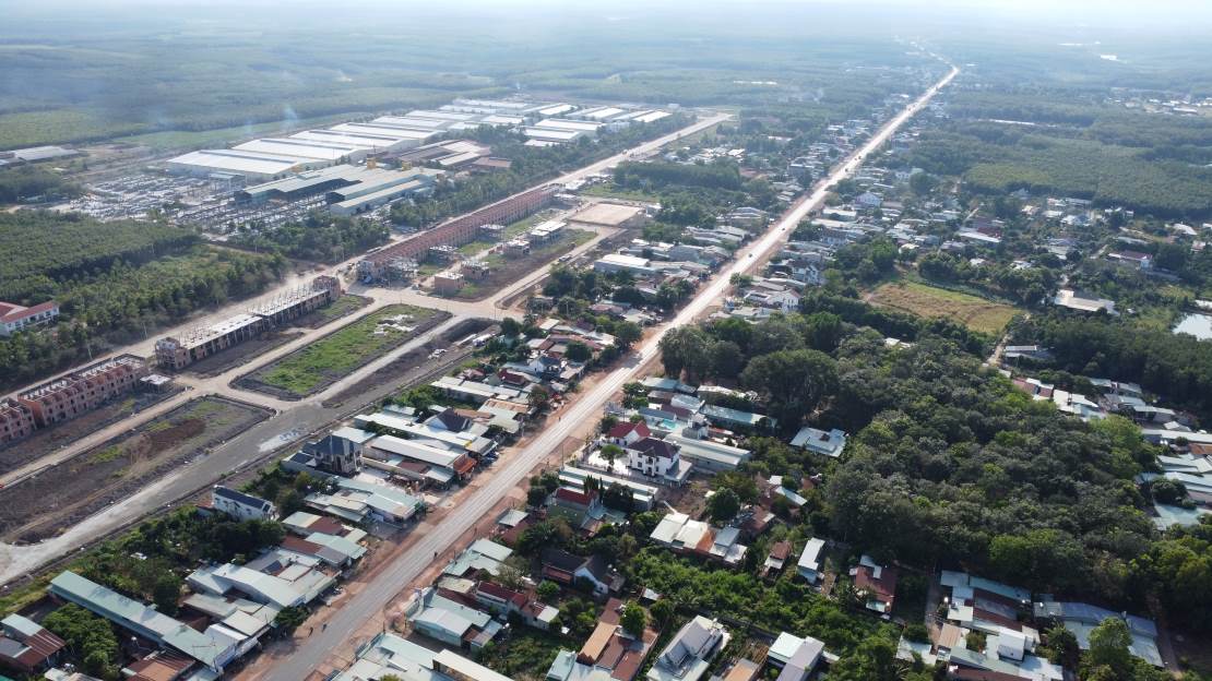 The expressway passing through Binh Phuoc province is more than 100 km long. Photo: Dinh Trong