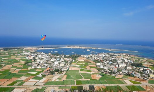 Ban Thường vụ Tỉnh ủy Quảng Ngãi và Ban Thường vụ Tỉnh ủy Kon Tum sẽ tổ chức buổi làm việc định kỳ lần 2 vào ngày 10.5.2025 tại huyện Lý Sơn để bàn các phương án sáp nhập tỉnh. Ảnh: Viên Nguyễn.