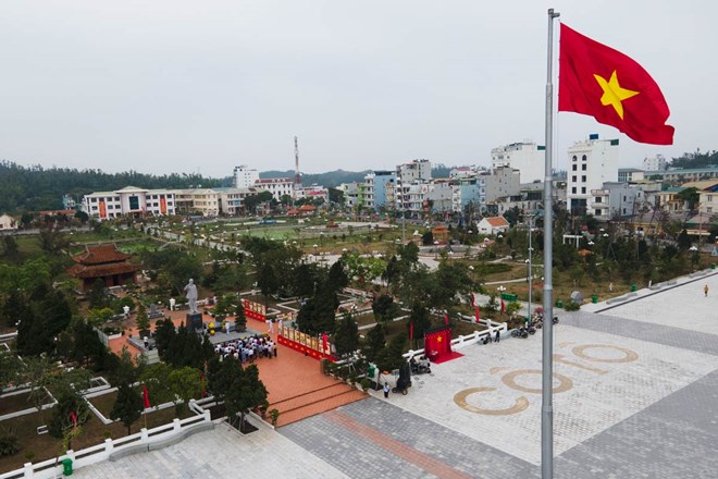Cô Tô kỷ niệm ngày Bác Hồ ra thăm đảo bằng nghi lễ chào cờ quy mô lớn