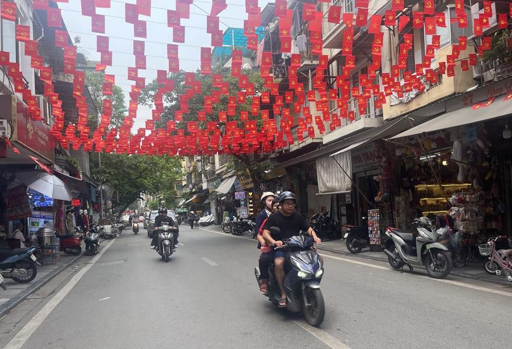 Du bao thoi tiet Bac Bo nang nong truoc dot khong khi lanh gay mua. Anh: Chi Long