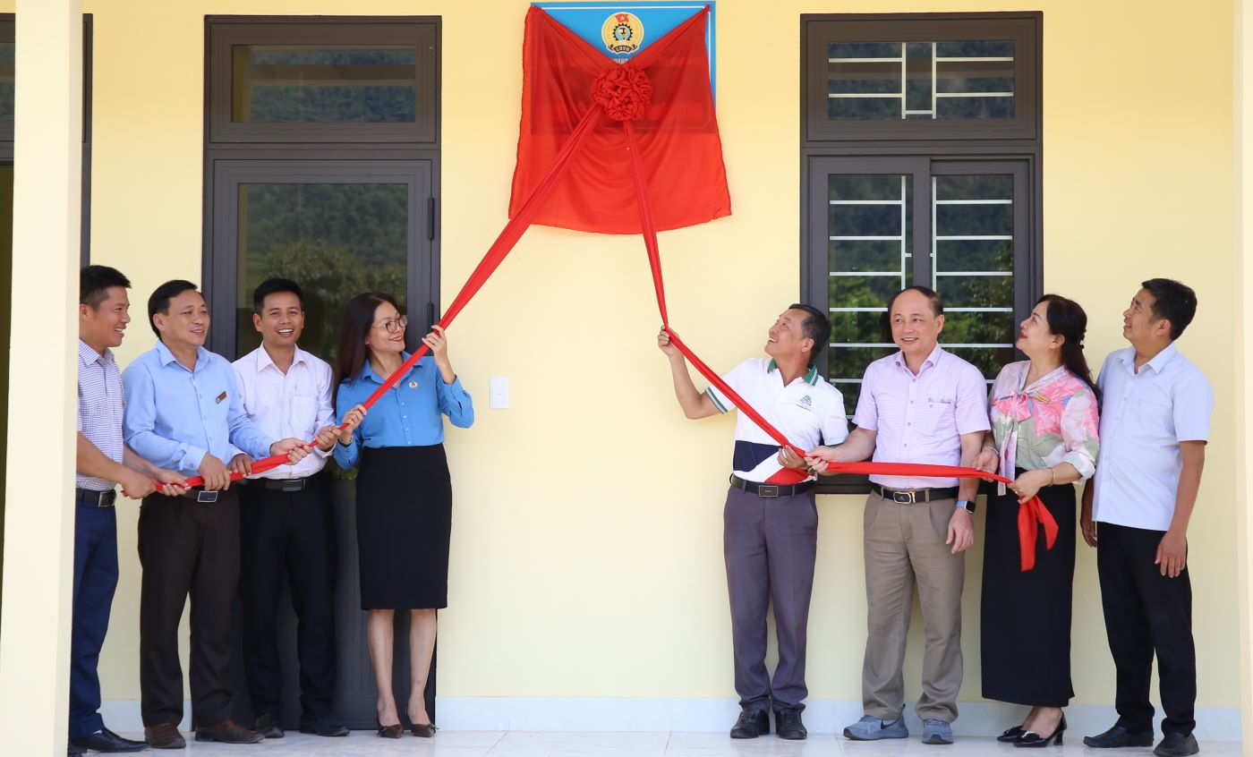 Lễ khánh thành, đưa vào sử dụng nhà ở công vụ. Ảnh: Hưng Thơ