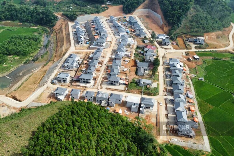 El asentamiento de Nhang, Kim Thuong esta situado en medio de las colinas verdes de la region montañosa de Tan Son, provincia de Phu Thu. Foto: El trabajo.