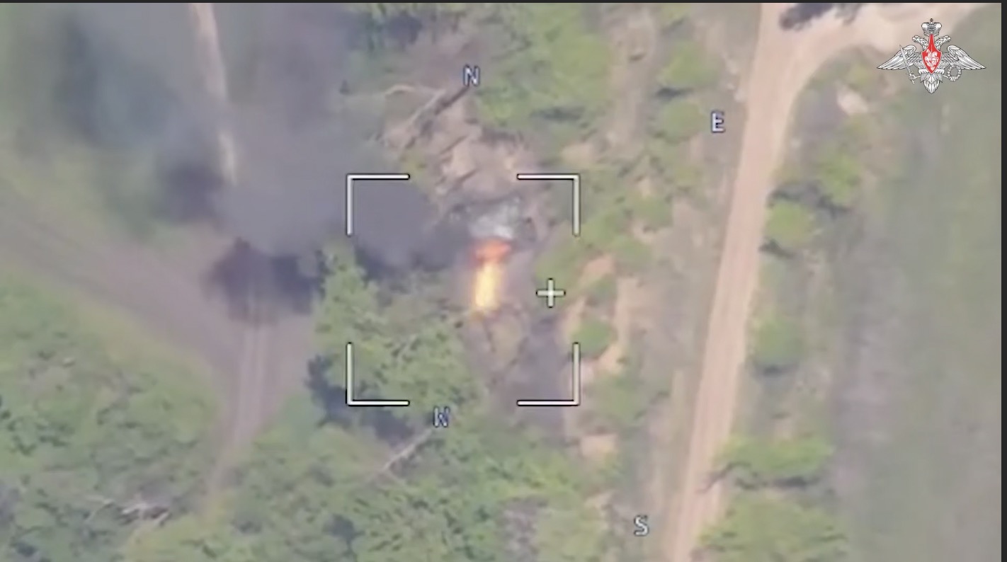 El misil de ataque ucraniano fue destruido por un UAV ruso. Imagen: cortada de un video del Ministerio de Defensa ruso