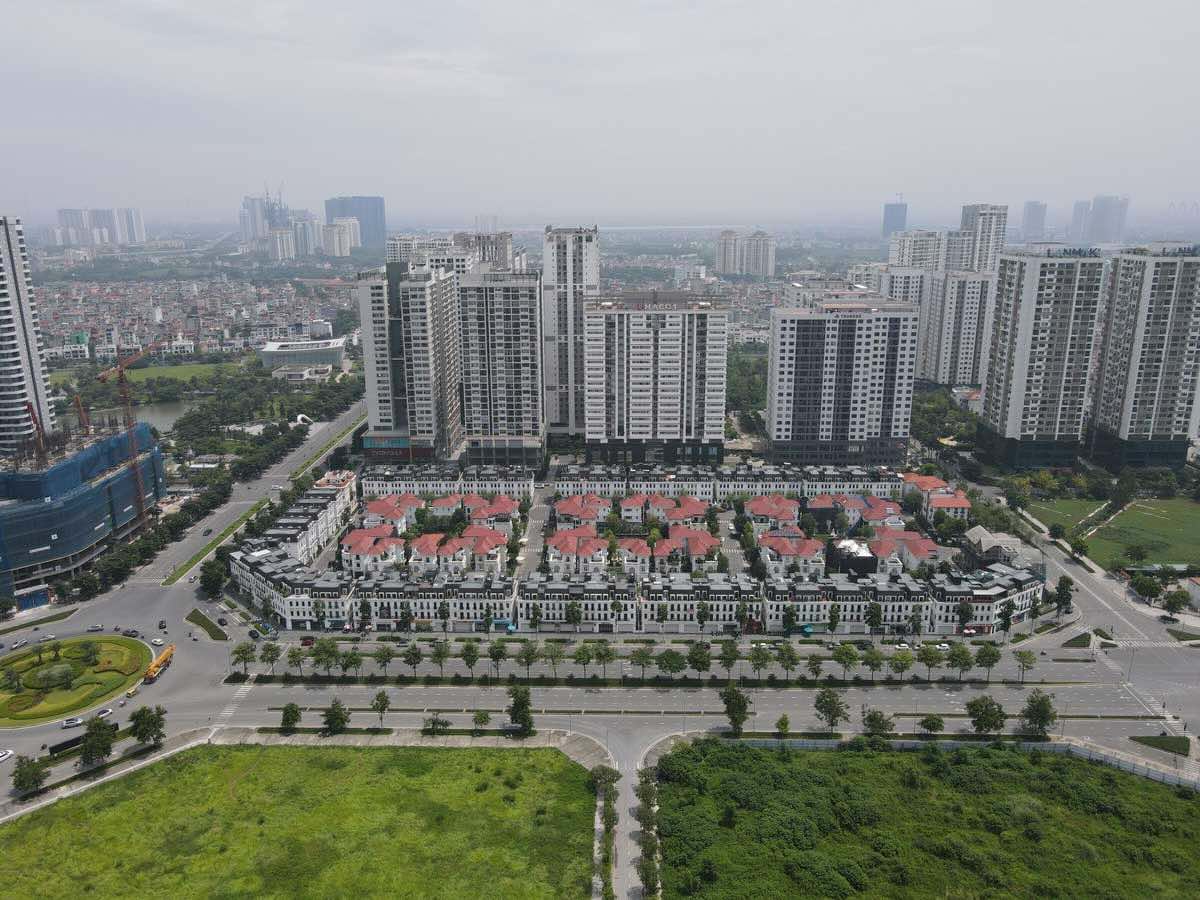 Mac du gia so cap biet thu va lien ke tai Ha Noi deu giam trong quy I/2025 nhung van la rao can lon. Anh minh hoa: Phan Anh