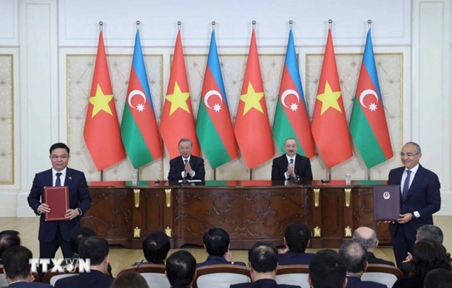 Việt Nam - Azerbaijan trao đổi nhiều văn kiện hợp tác trên các lĩnh vực