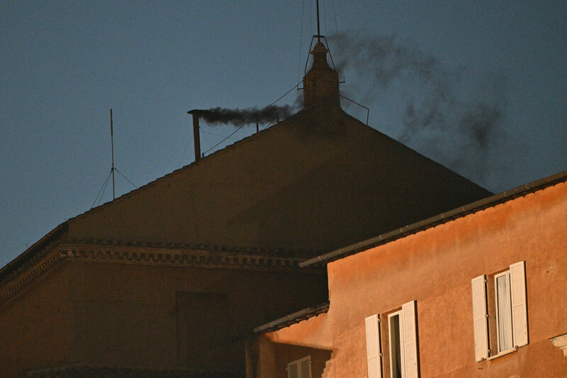 Black smoke rises from Sistine monastery, signaling that a new papal has not been chosen. Photo: AFP