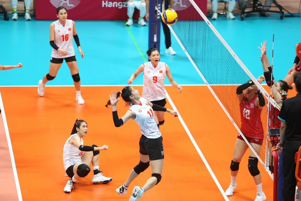 La seleccion de voleibol femenino de Vietnam se dirige a la meta de ganar la medalla de oro de los 33 SEA Games. Imagen de la VFV