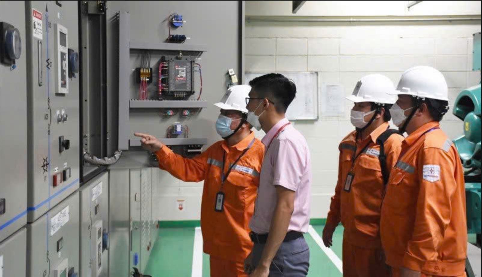 Lãnh đạo và Công đoàn ngành điện tiếp tục phối hợp chăm lo việc làm, đời sống cho người lao động. Ảnh: EVN 