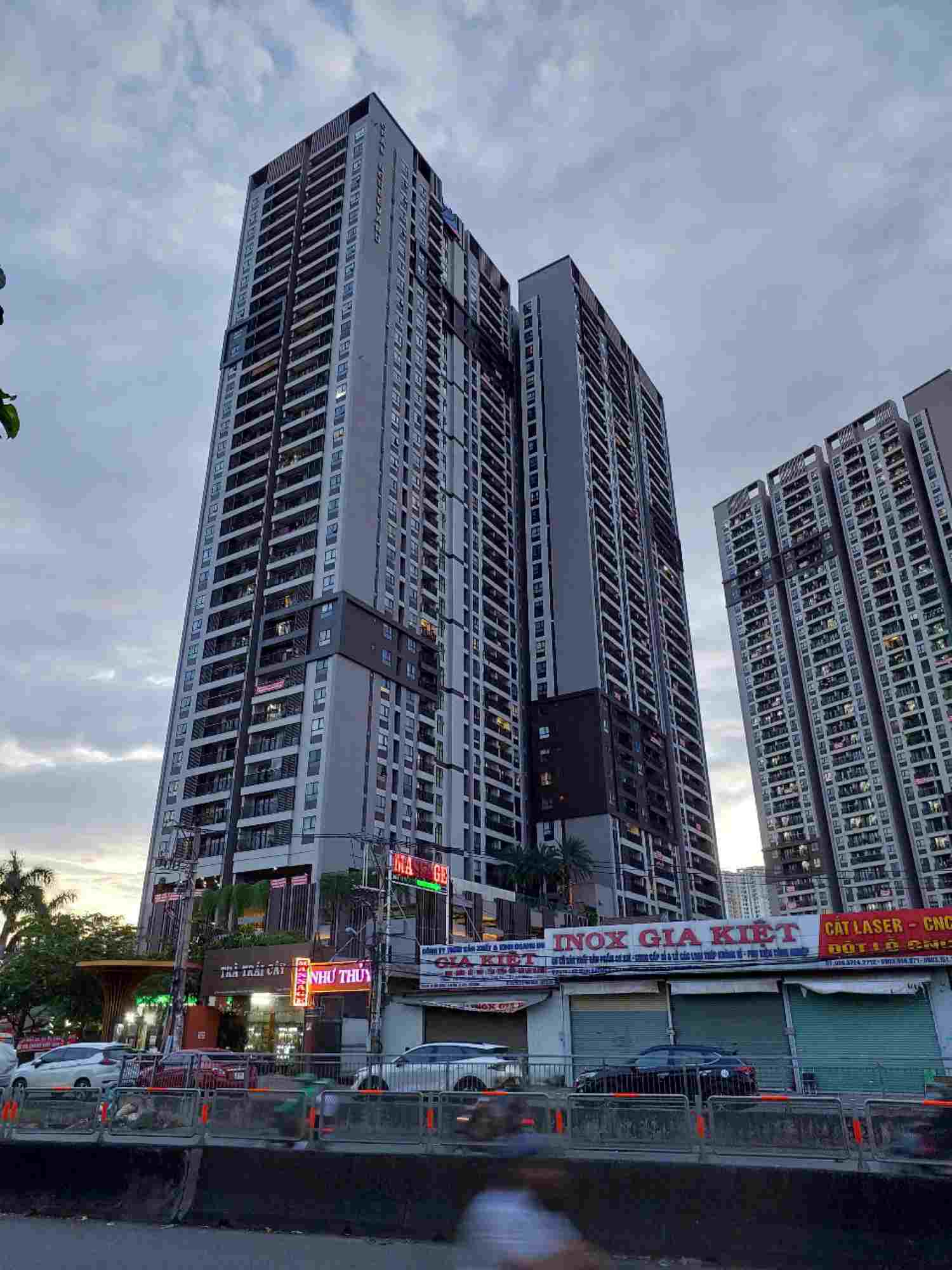 La junta directiva y los inversores del proyecto Opal Boulevard... no han logrado ponerse de acuerdo... sobre la entrega de fondos para el mantenimiento. - ¿Que es lo que quieres