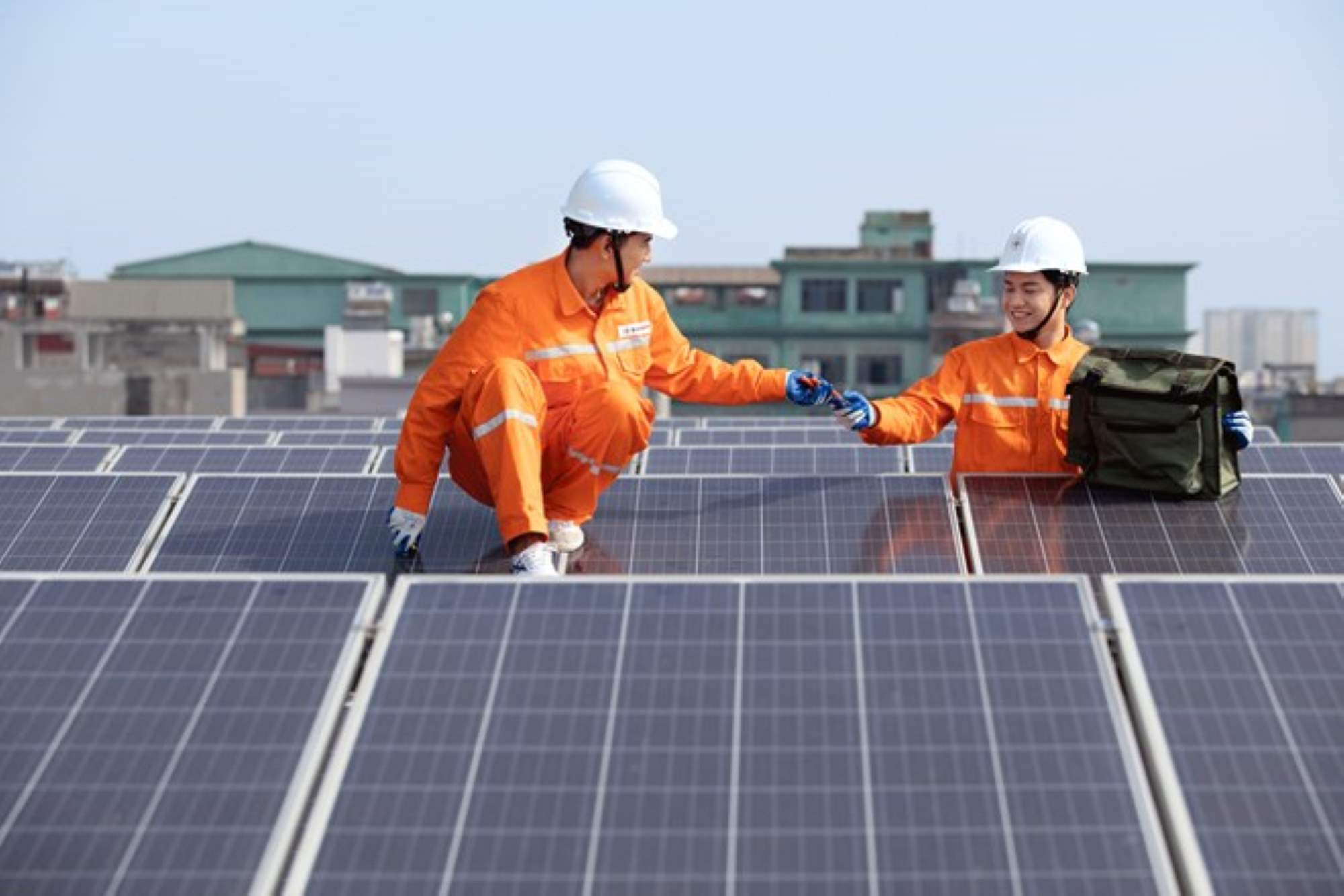 EVNHANOI chủ động chuẩn bị và triển khai các giải pháp tiết kiệm điện. Ảnh: Minh Thu