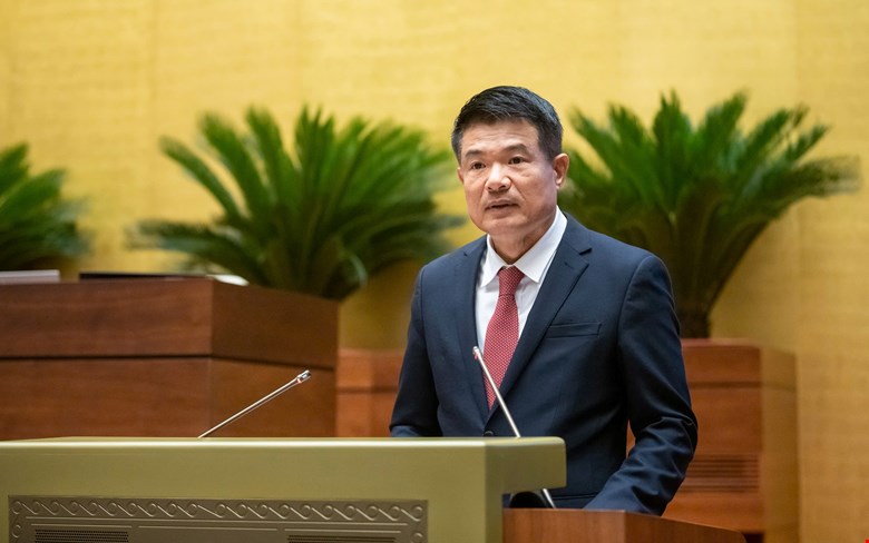 ong Nguyen Huy Tien - Vien truong Vien kiem sat nhan dan toi cao trinh bay To trinh du an Luat sua doi, bo sung mot so dieu cua Luat To chuc Vien kiem sat nhan dan. Anh: Quochoi.vn