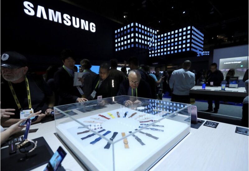 Samsung's booth in an electronics exhibition. Photo: Xinhua