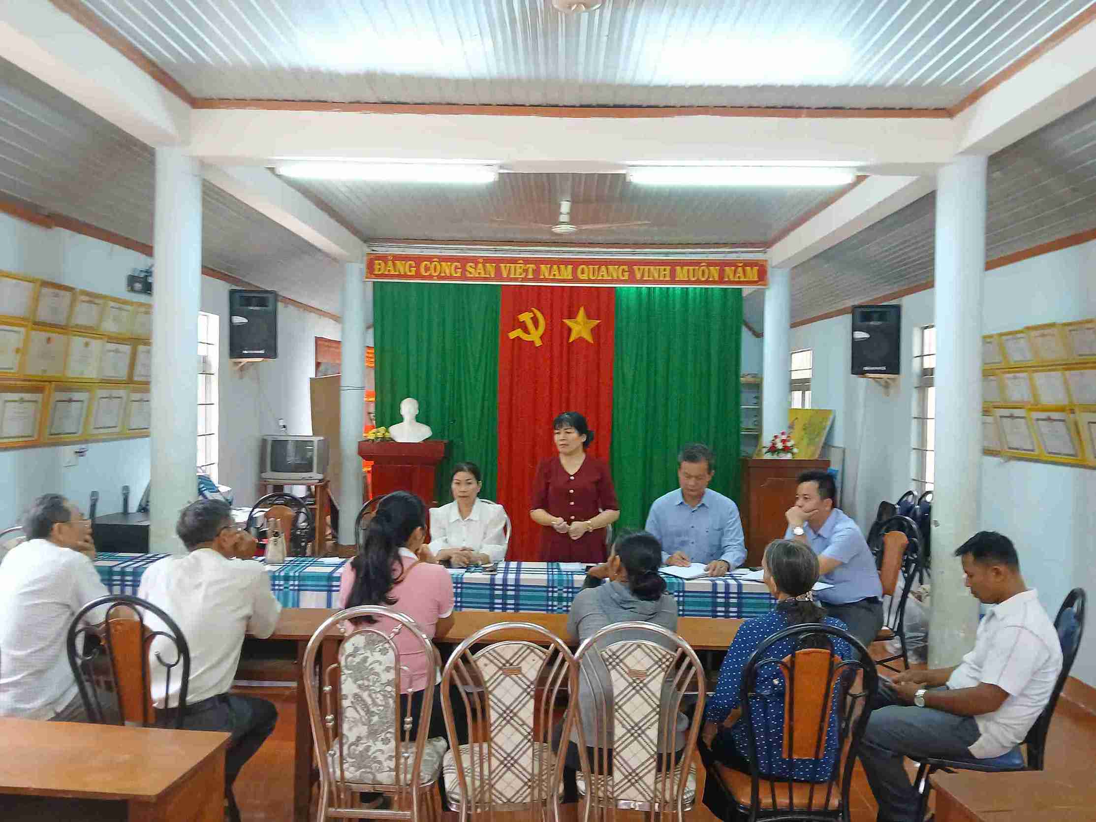 The inspection team assessed the results of supporting community tourism development in Tuan village, Buon Ma Thuot city. Photo: Kim Bao