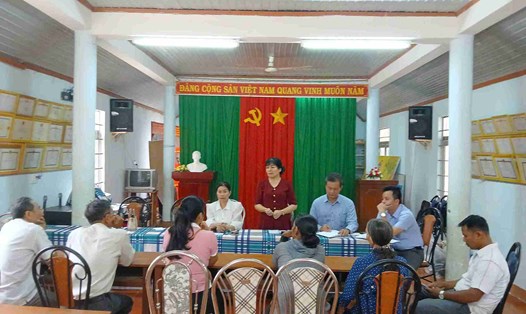 Đoàn kiểm tra, đánh giá kết quả hỗ trợ phát triển du lịch cộng đồng tại buôn Tuôr, thành phố Buôn Ma Thuột. Ảnh: Kim Bảo