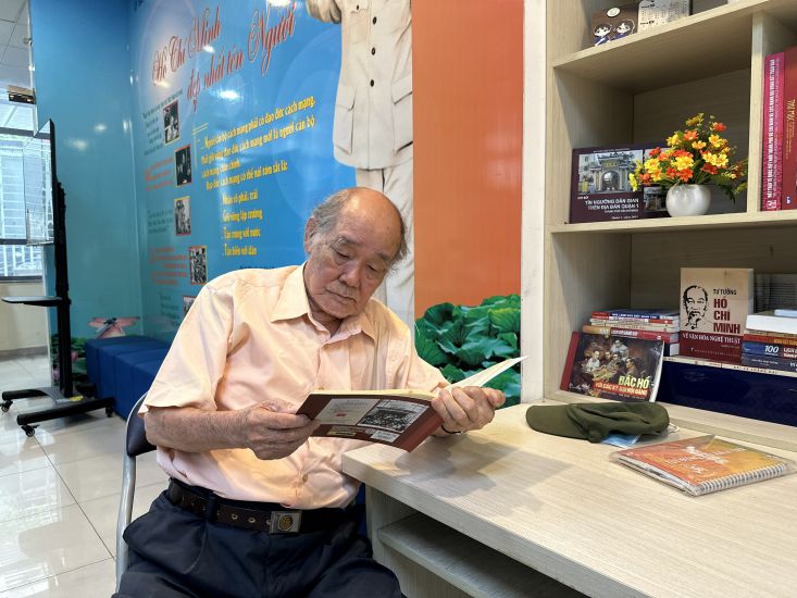 Mr. Nguyen Khac Em has been operating for 48 years in Residential Group 29, Quarter 3, Ben Nghe Ward, District 1, Ho Chi Minh City. Photo: Minh Tam