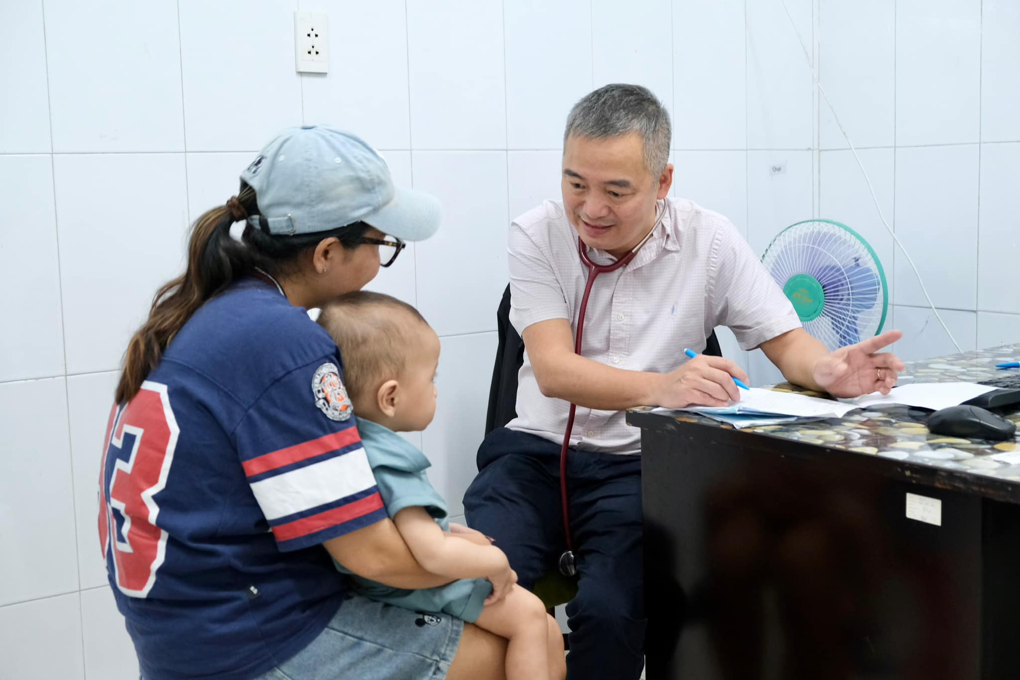 PGS.TS Nguyen Lan Hieu fue examinado en el Hospital General de la Provincia de Pingyang. Imagen: Personaje de la fuente